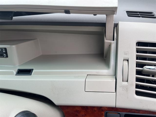 エスティマ ２．４アエラス　２０ｔｈアニバーサリーエディション　ＥＴＣ　バックカメラ　ＴＶ　オートクルーズコントロール　両側電動スライドドア　ＨＩＤ　スマートキー　電動格納ミラー　後席モニター　３列シート　フルフラット　ウォークスルー　オットマン　ＣＶＴ（39枚目）