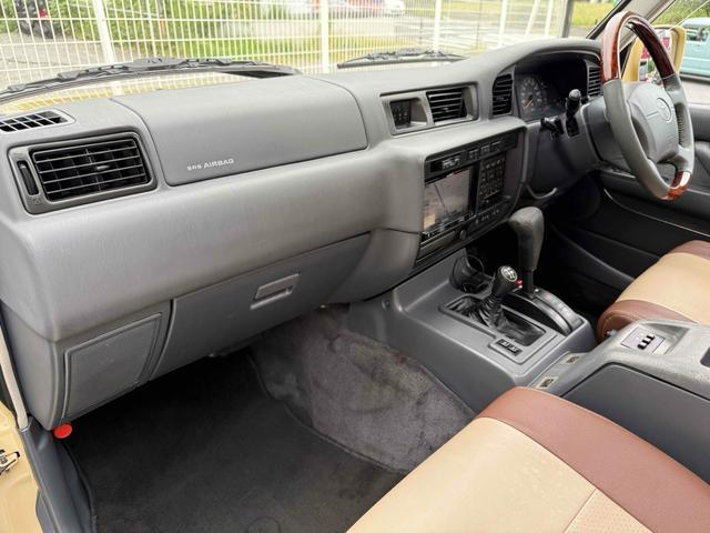 ランドクルーザー８０ ＶＸリミテッド　最終型　ベージュ全塗装　ナローボディ　角目４灯　ブラック１６インチホイール　オレンジウインカー　ＥＴＣ　バックカメラ　フルセグナビ　ＴＯＹＯＴＡグリル　背面レス　ウッドコンビハンドル（29枚目）