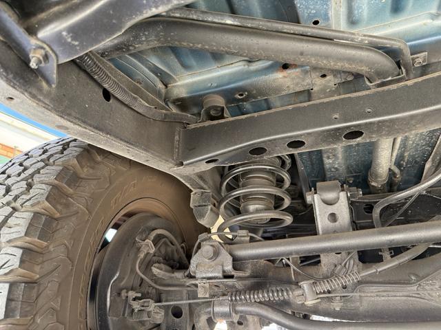 ランドクルーザー８０ ＶＸリミテッド　最終型　ベージュ全塗装　ナローボディ　角目４灯　ブラック１６インチホイール　オレンジウインカー　ＥＴＣ　バックカメラ　フルセグナビ　ＴＯＹＯＴＡグリル　背面レス　ウッドコンビハンドル（70枚目）