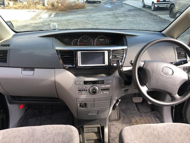 ヴォクシー Ｘ　ＥＴＣ　ナビ　バックカメラ　電動格納ミラー　パワースライドドア　オートエアコン　パワーウインドウ　３列シート（2枚目）