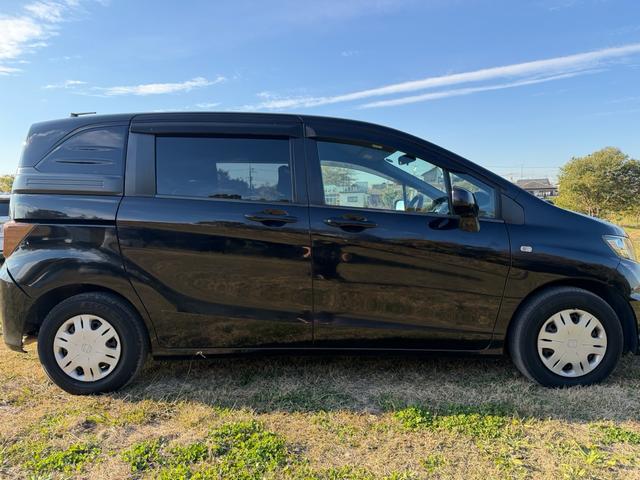 フリードスパイク G ジャストセレクション /ETC/純正ナビ/リモコンキー/スペアキー/オートエアコン/バックカメラ(4枚目)