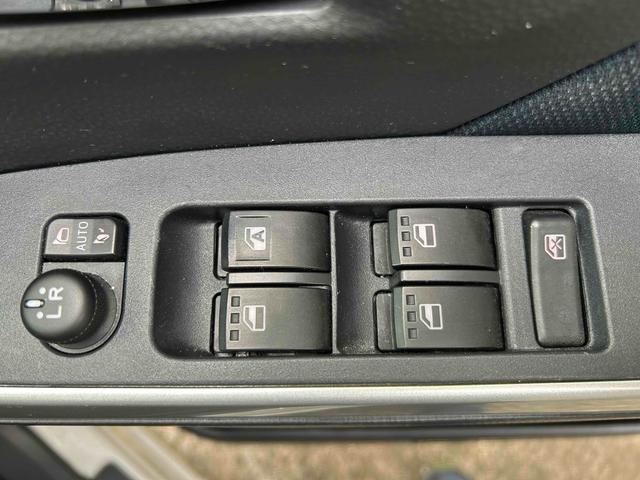 ルーミー カスタムＧ　全周囲カメラ　ナビ　ＴＶ　両側電動スライドドア　クリアランスソナー　オートクルーズコントロール　衝突被害軽減システム　アルミホイール　ＬＥＤヘッドランプ　スマートキー　アイドリングストップ（12枚目）