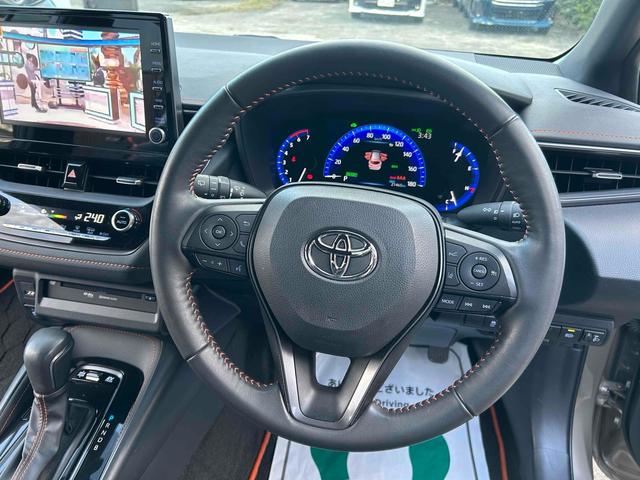 カローラツーリング ハイブリッド　ダブルバイビー５０ミリオンエディション　ＥＴＣ　バックカメラ　ナビ　ＴＶ　クリアランスソナー　オートクルーズコントロール　レーンアシスト　衝突被害軽減システム　アルミホイール　オートマチックハイビーム　ＬＥＤヘッドランプ　スマートキー（3枚目）