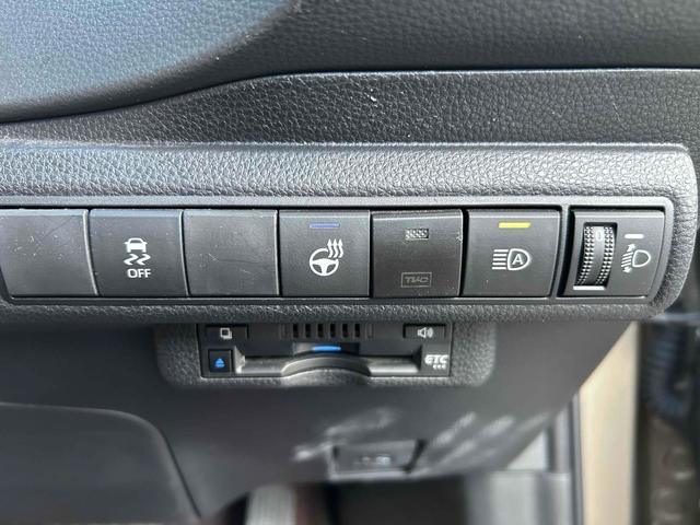 カローラツーリング ハイブリッド　ダブルバイビー５０ミリオンエディション　ＥＴＣ　バックカメラ　ナビ　ＴＶ　クリアランスソナー　オートクルーズコントロール　レーンアシスト　衝突被害軽減システム　アルミホイール　オートマチックハイビーム　ＬＥＤヘッドランプ　スマートキー（9枚目）