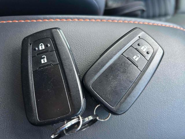 カローラツーリング ハイブリッド　ダブルバイビー５０ミリオンエディション　ＥＴＣ　バックカメラ　ナビ　ＴＶ　クリアランスソナー　オートクルーズコントロール　レーンアシスト　衝突被害軽減システム　アルミホイール　オートマチックハイビーム　ＬＥＤヘッドランプ　スマートキー（11枚目）