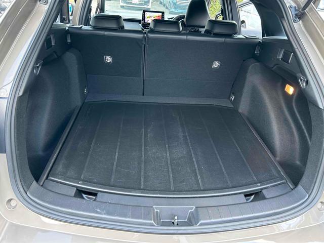 カローラツーリング ハイブリッド　ダブルバイビー５０ミリオンエディション　ＥＴＣ　バックカメラ　ナビ　ＴＶ　クリアランスソナー　オートクルーズコントロール　レーンアシスト　衝突被害軽減システム　アルミホイール　オートマチックハイビーム　ＬＥＤヘッドランプ　スマートキー（19枚目）