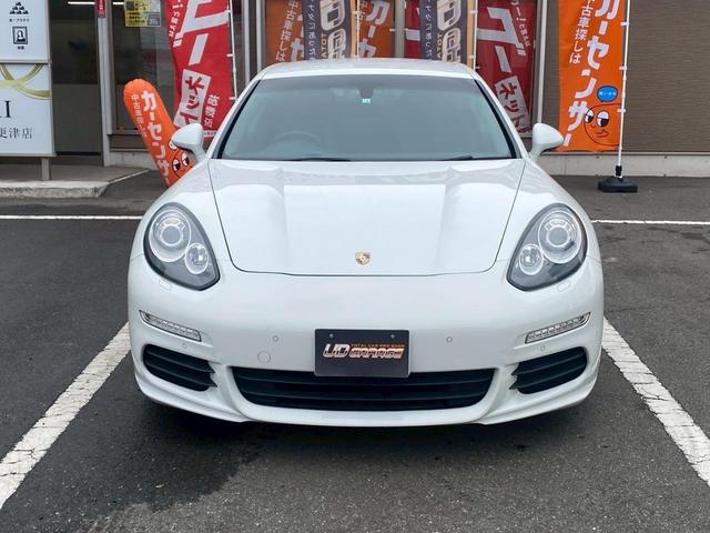パナメーラ 　禁煙車　ＥＴＣ　クリアランスソナー　バックカメラ　ナビ　純正アルミホイール　オートライト　ＡＴ　シートヒーター　キーレスエントリー　アイドリングストップ　ＣＤ　ＤＶＤ再生　ＵＳＢ　Ｂｌｕｅｔｏｏｔｈ（10枚目）