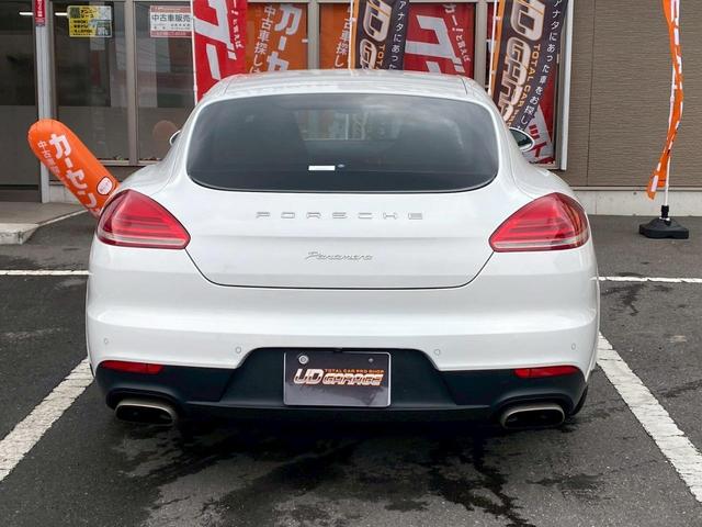 パナメーラ 　禁煙車　ＥＴＣ　クリアランスソナー　バックカメラ　ナビ　純正アルミホイール　オートライト　ＡＴ　シートヒーター　キーレスエントリー　アイドリングストップ　ＣＤ　ＤＶＤ再生　ＵＳＢ　Ｂｌｕｅｔｏｏｔｈ（18枚目）