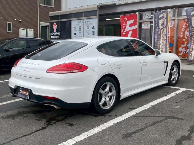 パナメーラ 　禁煙車　ＥＴＣ　クリアランスソナー　バックカメラ　ナビ　純正アルミホイール　オートライト　ＡＴ　シートヒーター　キーレスエントリー　アイドリングストップ　ＣＤ　ＤＶＤ再生　ＵＳＢ　Ｂｌｕｅｔｏｏｔｈ（22枚目）