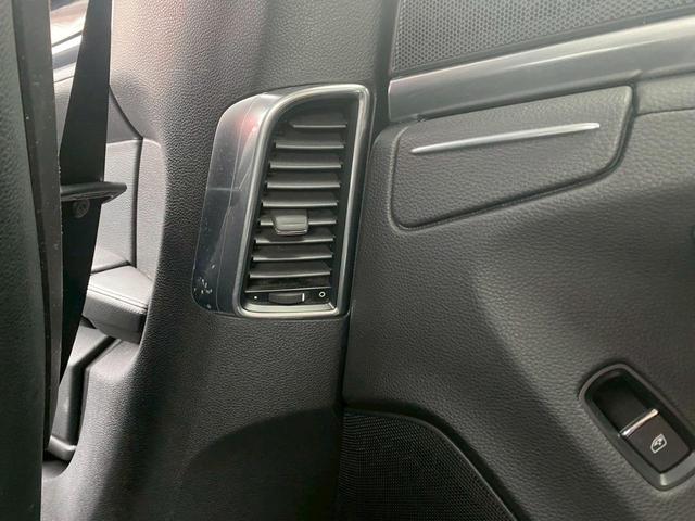 パナメーラ 　禁煙車　ＥＴＣ　クリアランスソナー　バックカメラ　ナビ　純正アルミホイール　オートライト　ＡＴ　シートヒーター　キーレスエントリー　アイドリングストップ　ＣＤ　ＤＶＤ再生　ＵＳＢ　Ｂｌｕｅｔｏｏｔｈ（49枚目）