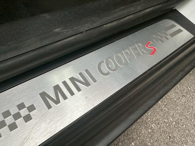 ＭＩＮＩ クーパーＳＤ　クロスオーバー　アルミホイール　ＨＩＤ　ＡＴ　盗難防止システム　ＡＢＳ　ＥＳＣ　エアコン　パワーステアリング　パワーウィンドウ（54枚目）