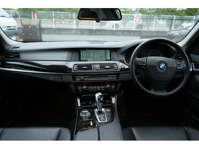 ５シリーズ ５３５ｉツーリング　パノラマサンルーフ　黒革　コンフォートＰＫＧ　走行中ＴＶ可能　レザーシート　パワーバックドア　ＥＴＣ　Ｂカメラ（2枚目）