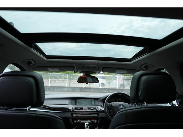 ５シリーズ ５３５ｉツーリング　パノラマサンルーフ　黒革　コンフォートＰＫＧ　走行中ＴＶ可能　レザーシート　パワーバックドア　ＥＴＣ　Ｂカメラ（3枚目）