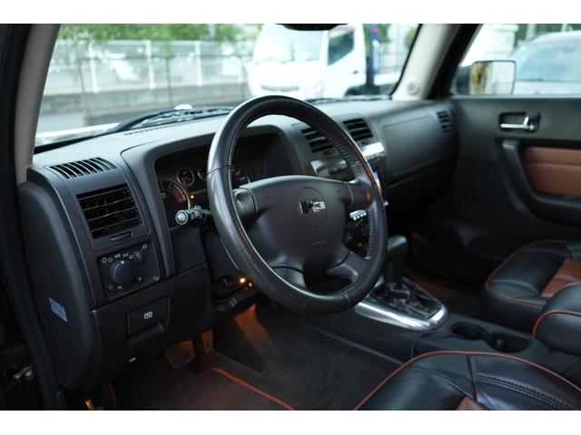 ハマーＨ３ 　タイプＧ　左ハンドル　サンルーフ　正規ディーラー車（保証書＆取説）　ツートンレザーシート　パワーシート　社外ナビ　Ｂｌｕｅｔｏｏｔｈ　Ｂカメラ　記録簿　ＴＶ（4枚目）