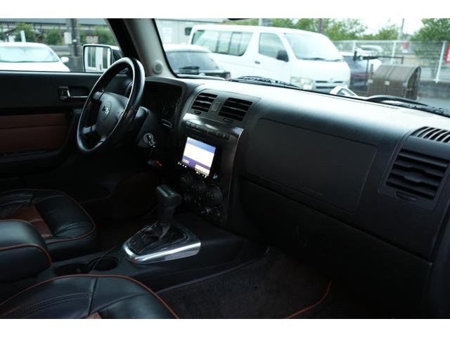 ハマーＨ３ 　タイプＧ　左ハンドル　サンルーフ　正規ディーラー車（保証書＆取説）　ツートンレザーシート　パワーシート　社外ナビ　Ｂｌｕｅｔｏｏｔｈ　Ｂカメラ　記録簿　ＴＶ（7枚目）