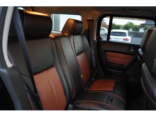 ハマーＨ３ 　タイプＧ　左ハンドル　サンルーフ　正規ディーラー車（保証書＆取説）　ツートンレザーシート　パワーシート　社外ナビ　Ｂｌｕｅｔｏｏｔｈ　Ｂカメラ　記録簿　ＴＶ（10枚目）