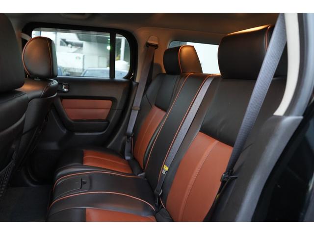 ハマーＨ３ 　タイプＧ　左ハンドル　サンルーフ　正規ディーラー車（保証書＆取説）　ツートンレザーシート　パワーシート　社外ナビ　Ｂｌｕｅｔｏｏｔｈ　Ｂカメラ　記録簿　ＴＶ（11枚目）