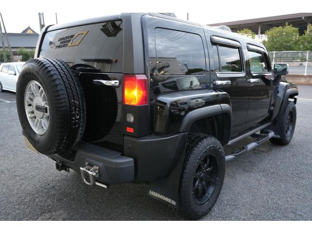 ハマーＨ３ 　タイプＧ　左ハンドル　サンルーフ　正規ディーラー車（保証書＆取説）　ツートンレザーシート　パワーシート　社外ナビ　Ｂｌｕｅｔｏｏｔｈ　Ｂカメラ　記録簿　ＴＶ（24枚目）