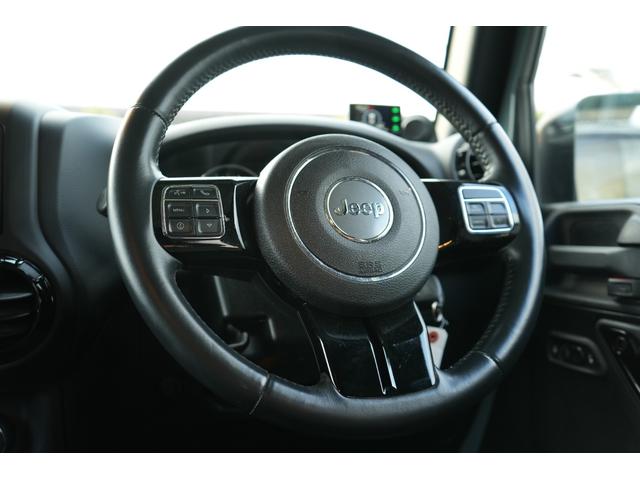 ジープ・ラングラーアンリミテッド アルティテュード 限定車 社外4本出しマフラー バンパーガード 社外リアバンパー 社外ナビBluetooth Bカメラ シートヒーター 社外サイドステップ ブラックレザーシート リアナンバープレート移植(7枚目)