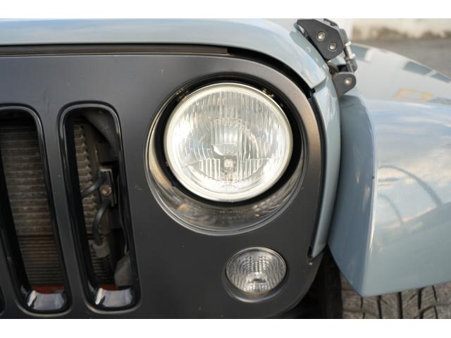 ジープ・ラングラーアンリミテッド アルティテュード 限定車 社外4本出しマフラー バンパーガード 社外リアバンパー 社外ナビBluetooth Bカメラ シートヒーター 社外サイドステップ ブラックレザーシート リアナンバープレート移植(16枚目)