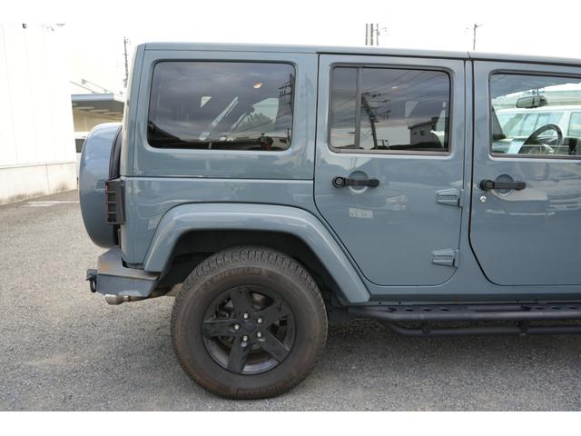 ジープ・ラングラーアンリミテッド アルティテュード 限定車 社外4本出しマフラー バンパーガード 社外リアバンパー 社外ナビBluetooth Bカメラ シートヒーター 社外サイドステップ ブラックレザーシート リアナンバープレート移植(20枚目)