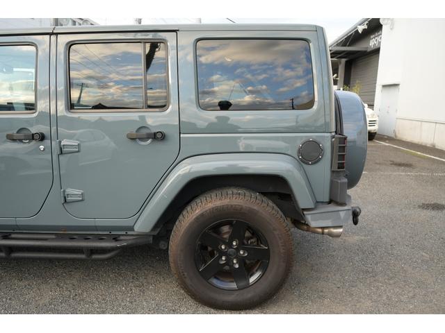 ジープ・ラングラーアンリミテッド アルティテュード 限定車 社外4本出しマフラー バンパーガード 社外リアバンパー 社外ナビBluetooth Bカメラ シートヒーター 社外サイドステップ ブラックレザーシート リアナンバープレート移植(23枚目)