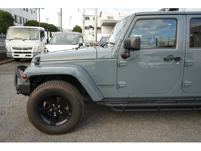 ジープ・ラングラーアンリミテッド アルティテュード 限定車 社外4本出しマフラー バンパーガード 社外リアバンパー 社外ナビBluetooth Bカメラ シートヒーター 社外サイドステップ ブラックレザーシート リアナンバープレート移植(24枚目)
