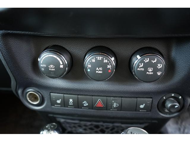 ジープ・ラングラーアンリミテッド アルティテュード 限定車 社外4本出しマフラー バンパーガード 社外リアバンパー 社外ナビBluetooth Bカメラ シートヒーター 社外サイドステップ ブラックレザーシート リアナンバープレート移植(26枚目)