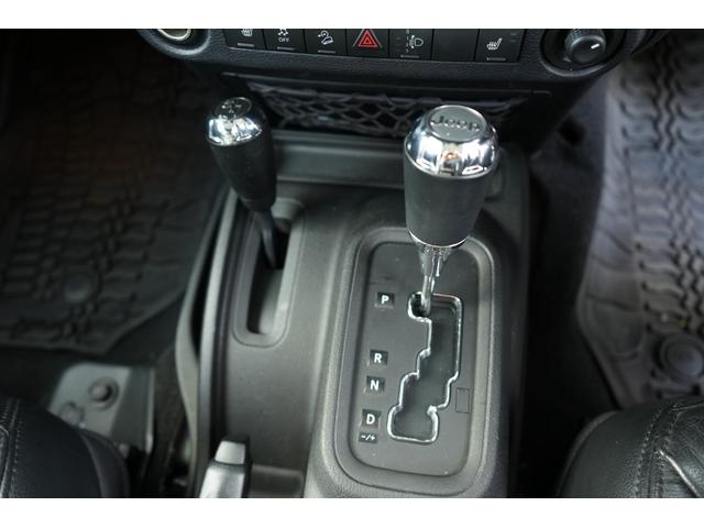 ジープ・ラングラーアンリミテッド アルティテュード 限定車 社外4本出しマフラー バンパーガード 社外リアバンパー 社外ナビBluetooth Bカメラ シートヒーター 社外サイドステップ ブラックレザーシート リアナンバープレート移植(27枚目)