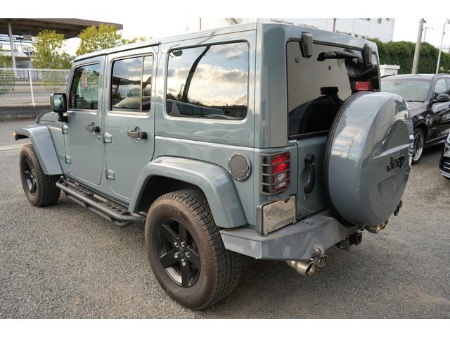 ジープ・ラングラーアンリミテッド アルティテュード 限定車 社外4本出しマフラー バンパーガード 社外リアバンパー 社外ナビBluetooth Bカメラ シートヒーター 社外サイドステップ ブラックレザーシート リアナンバープレート移植(34枚目)