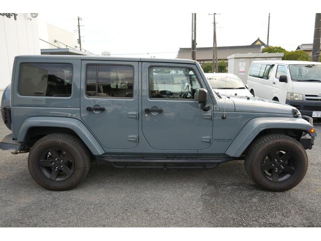 ジープ・ラングラーアンリミテッド アルティテュード 限定車 社外4本出しマフラー バンパーガード 社外リアバンパー 社外ナビBluetooth Bカメラ シートヒーター 社外サイドステップ ブラックレザーシート リアナンバープレート移植(36枚目)