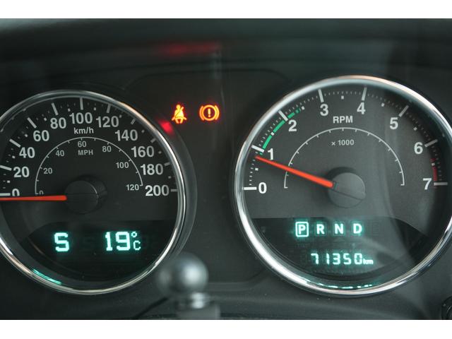 ジープ・ラングラーアンリミテッド アルティテュード 限定車 社外4本出しマフラー バンパーガード 社外リアバンパー 社外ナビBluetooth Bカメラ シートヒーター 社外サイドステップ ブラックレザーシート リアナンバープレート移植(37枚目)