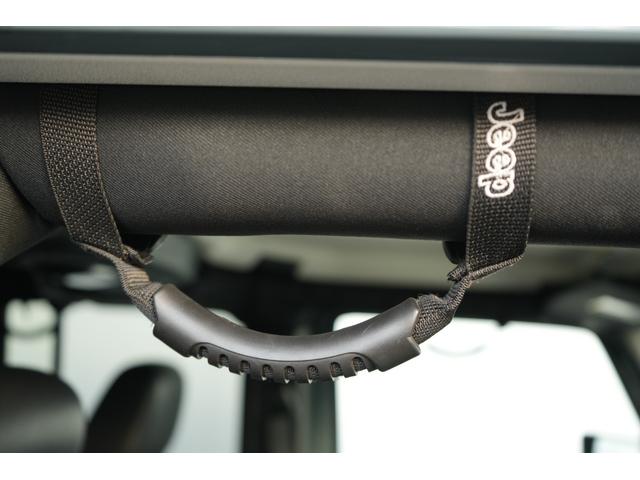 ジープ・ラングラーアンリミテッド アルティテュード 限定車 社外4本出しマフラー バンパーガード 社外リアバンパー 社外ナビBluetooth Bカメラ シートヒーター 社外サイドステップ ブラックレザーシート リアナンバープレート移植(38枚目)