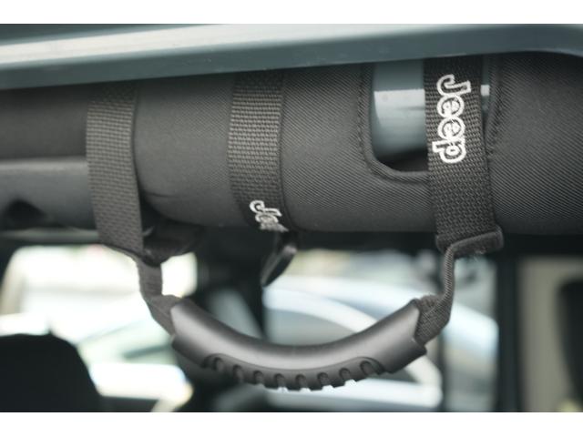 ジープ・ラングラーアンリミテッド アルティテュード 限定車 社外4本出しマフラー バンパーガード 社外リアバンパー 社外ナビBluetooth Bカメラ シートヒーター 社外サイドステップ ブラックレザーシート リアナンバープレート移植(40枚目)