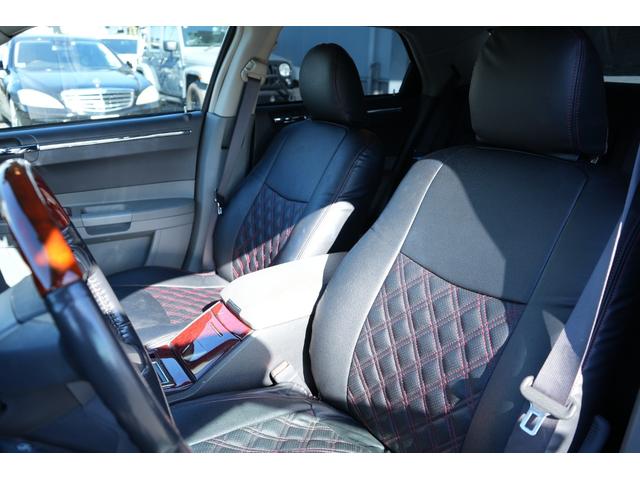 クライスラー・３００Ｃ ３．５　左ハンドル　２２インチアルミ　シートカバー　Ｂｌｕｅｔｏｏｔｈ　Ｂカメラ　ナビ　ＴＶ（2枚目）