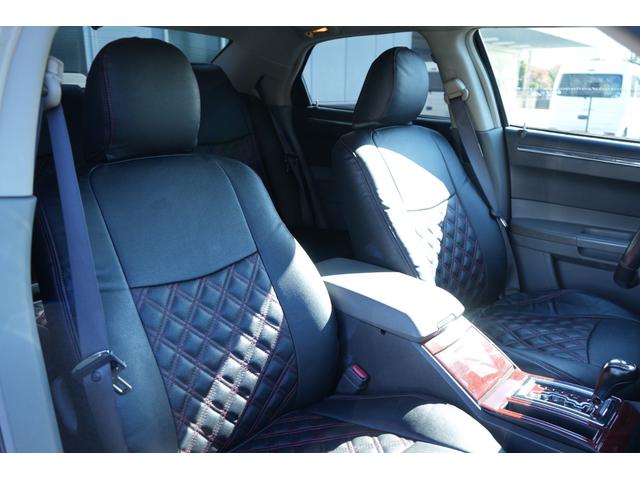 クライスラー・３００Ｃ ３．５　左ハンドル　２２インチアルミ　シートカバー　Ｂｌｕｅｔｏｏｔｈ　Ｂカメラ　ナビ　ＴＶ（8枚目）