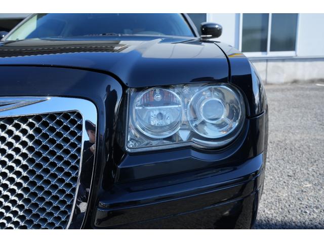 クライスラー・３００Ｃ ３．５　左ハンドル　２２インチアルミ　シートカバー　Ｂｌｕｅｔｏｏｔｈ　Ｂカメラ　ナビ　ＴＶ（10枚目）