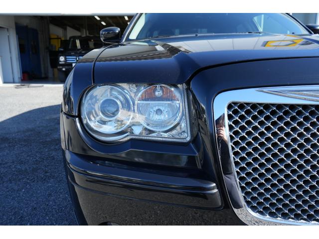 クライスラー・３００Ｃ ３．５　左ハンドル　２２インチアルミ　シートカバー　Ｂｌｕｅｔｏｏｔｈ　Ｂカメラ　ナビ　ＴＶ（11枚目）