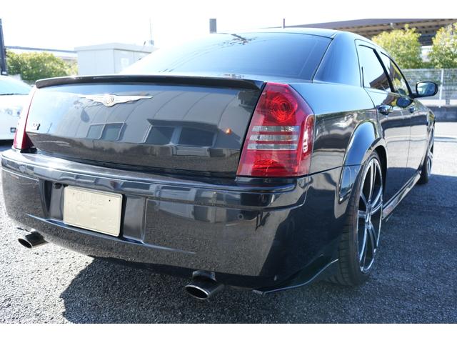 クライスラー・３００Ｃ ３．５　左ハンドル　２２インチアルミ　シートカバー　Ｂｌｕｅｔｏｏｔｈ　Ｂカメラ　ナビ　ＴＶ（15枚目）