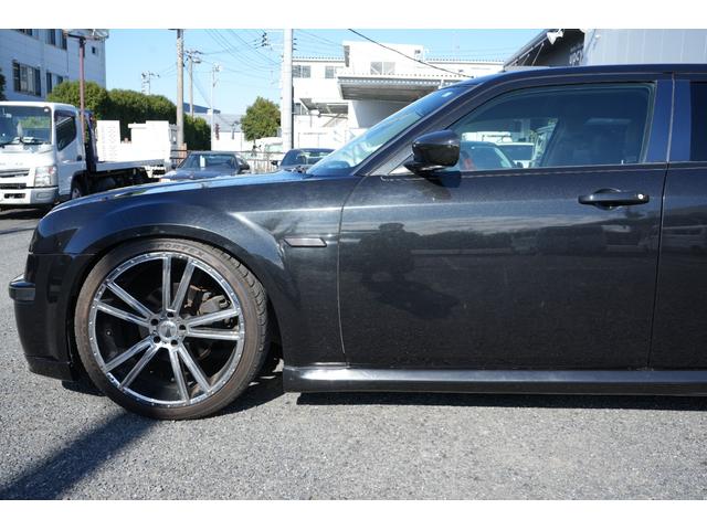 クライスラー・３００Ｃ ３．５　左ハンドル　２２インチアルミ　シートカバー　Ｂｌｕｅｔｏｏｔｈ　Ｂカメラ　ナビ　ＴＶ（19枚目）