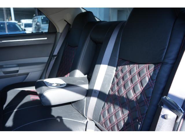 クライスラー・３００Ｃ ３．５　左ハンドル　２２インチアルミ　シートカバー　Ｂｌｕｅｔｏｏｔｈ　Ｂカメラ　ナビ　ＴＶ（21枚目）