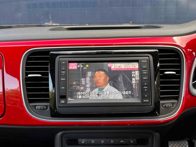 ザ・ビートル デザインレザーパッケージ　黒革　スピードセンサー対策済み　バックカメラカメラ　ＥＴＣ　ＴＶ　オートクルーズコントロール　７ＡＴ　シートヒーター　アルミホイール　ミュージックプレイヤー接続可　　Ｐステアリング　Ｐウィンドウ（4枚目）
