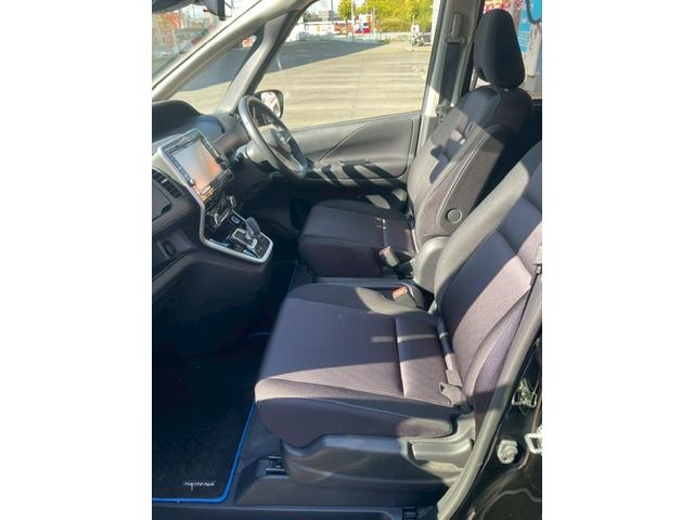 セレナ ｅ－パワー　ハイウェイスターＶ　純正ナビ　全方位モニター　フリップダウンリヤモニター　両側パワースライドドア　ＬＥＤヘッドライト　純正アルミホイール　ＥＴＣ　ドライブレコーダー（10枚目）