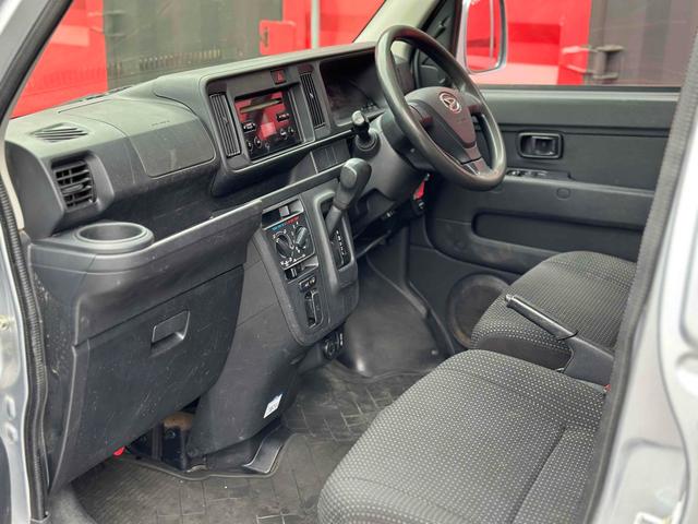 ハイゼットカーゴ クルーズSAIII 軽バン AT 衝突被害軽減システム クリアランスソナー ETC 両側スライドドア アイドリングストップ 電動格納ミラー オートマチックハイビーム ESC エアコン パワーウィンドウ 運転席エアバッグ(15枚目)