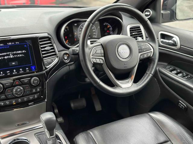 ジープ・グランドチェロキー リミテッド　ドライブレコーダー　バックカメラ　クリアランスソナー　レーンアシスト　パワーシート　パークアシスト　ナビ　アルミホイール　スマートキー　アイドリングストップ　シートヒーター　ＣＶＴ　ＵＳＢ（3枚目）