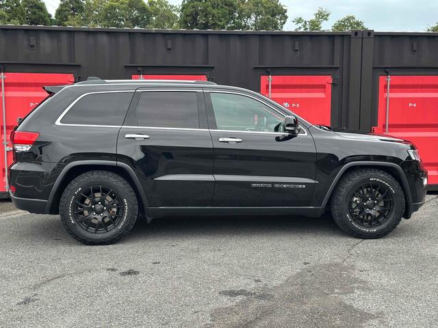 ジープ・グランドチェロキー リミテッド　ドライブレコーダー　バックカメラ　クリアランスソナー　レーンアシスト　パワーシート　パークアシスト　ナビ　アルミホイール　スマートキー　アイドリングストップ　シートヒーター　ＣＶＴ　ＵＳＢ（4枚目）