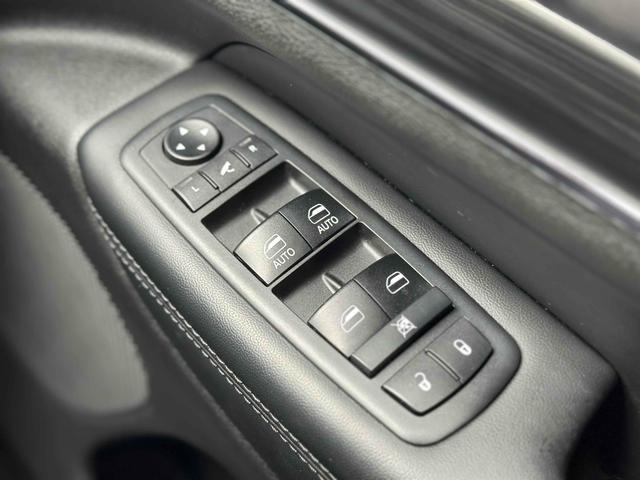 ジープ・グランドチェロキー リミテッド　ドライブレコーダー　バックカメラ　クリアランスソナー　レーンアシスト　パワーシート　パークアシスト　ナビ　アルミホイール　スマートキー　アイドリングストップ　シートヒーター　ＣＶＴ　ＵＳＢ（23枚目）