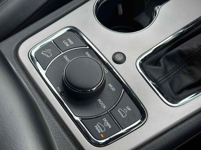 ジープ・グランドチェロキー リミテッド　ドライブレコーダー　バックカメラ　クリアランスソナー　レーンアシスト　パワーシート　パークアシスト　ナビ　アルミホイール　スマートキー　アイドリングストップ　シートヒーター　ＣＶＴ　ＵＳＢ（28枚目）