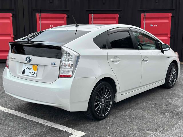 プリウス Ｓ　ＬＥＤエディション　ＥＴＣ　バックカメラ　ナビ　ＴＶ　アルミホイール　オートライト　ヘッドライトウォッシャー　ＣＶＴ　電動格納ミラー　エアコン　パワーステアリング　パワーウィンドウ（2枚目）