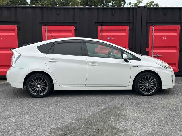 プリウス Ｓ　ＬＥＤエディション　ＥＴＣ　バックカメラ　ナビ　ＴＶ　アルミホイール　オートライト　ヘッドライトウォッシャー　ＣＶＴ　電動格納ミラー　エアコン　パワーステアリング　パワーウィンドウ（4枚目）